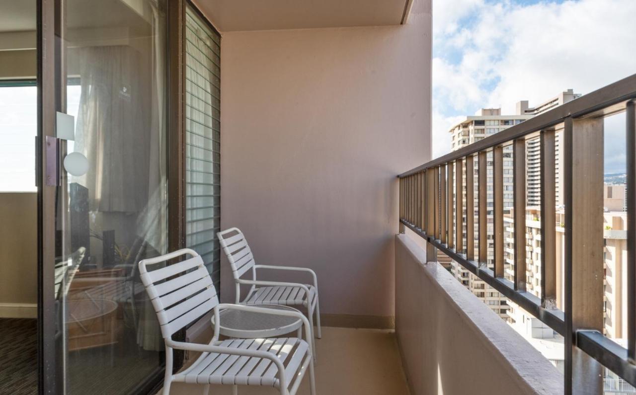 Private One Bedroom Condo, With Corporate Rental Car Savings Code Included, Free Onsite Parking ホノルル エクステリア 写真