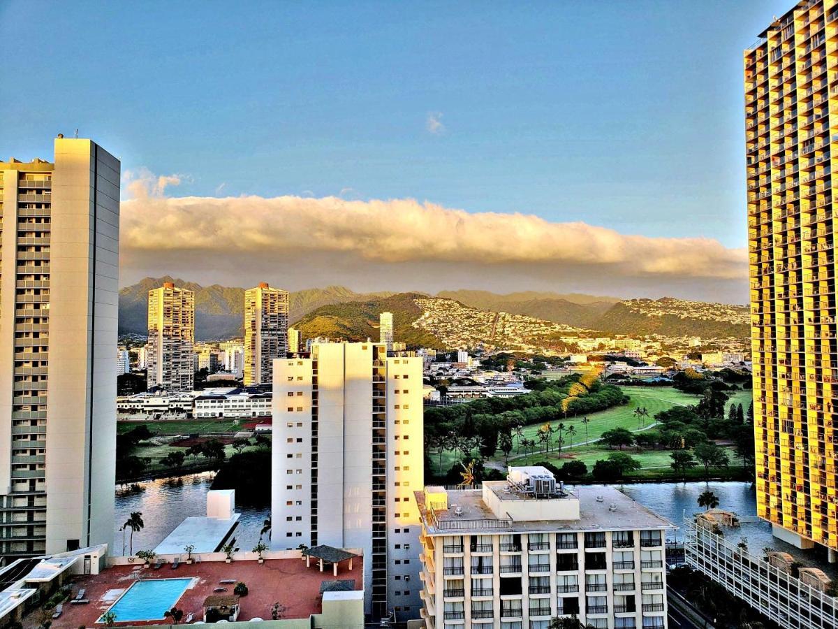 Private One Bedroom Condo, With Corporate Rental Car Savings Code Included, Free Onsite Parking ホノルル エクステリア 写真